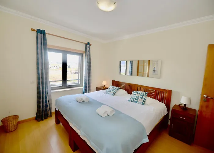 Pebble - 1 Bedroom Sleeps 5 With Pool & Tennis Court Apartman São Martinho do Porto