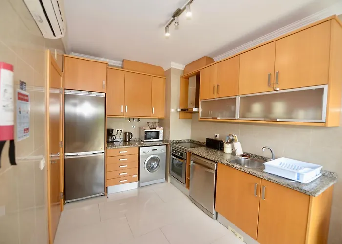 Pebble - 1 Bedroom Sleeps 5 With Pool & Tennis Court *