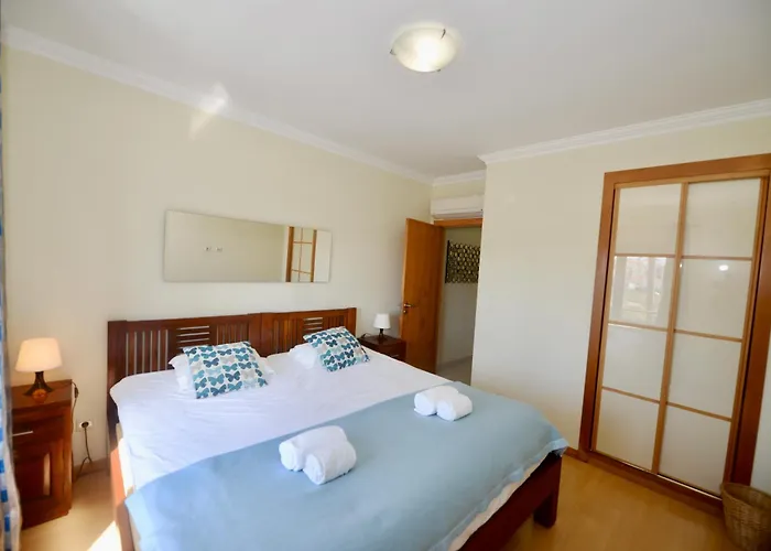 Pebble - 1 Bedroom Sleeps 5 With Pool & Tennis Court Apartman
